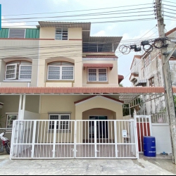 บ้านแฝด หมู่บ้านเมืองเอกบางปู