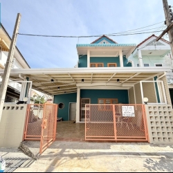 ทาวน์เฮ้าส์หลังริม ซอยมังกร หมู่บ้านเฟื่องฟ้า 10